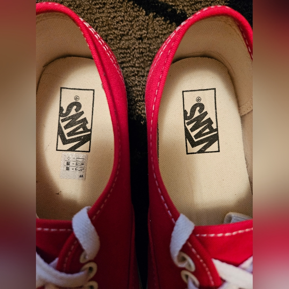 Vans - Picture 2 of 8